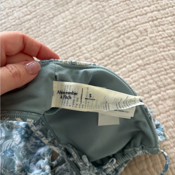 Abercrombie & Fitch Blue & white Floral Bikini - Picture 2 of 3